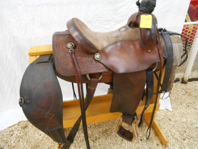 VIC BENNET ROPING SADDLE