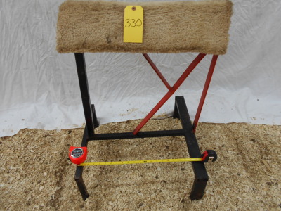 SADDLE STAND