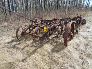 ANTIQUE 4 BOTTOM PLOW