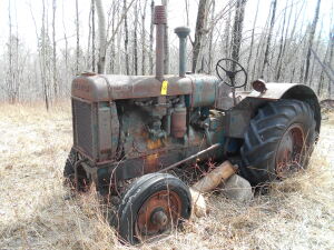 ANTIQUE 'OLIVER' TRACTOR