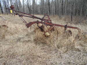 ANTIQUE 3 BOTTOM PLOW