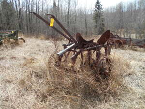 ANTIQUE MASSEY FERGUSON 2 BOTTOM PLOW