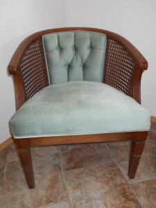 ANTIQUE GREEN SITTING CHAIR