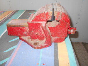 4" RED VICE