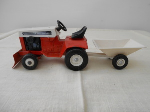 TOY ALLIS-CHALMERS GARDEN TRACTOR WITH CART