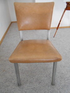 METAL CHAIR WITH BROWN VINYL