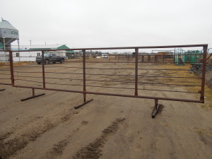 FREE-STANDING CATTLE PANELS