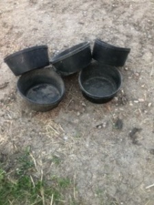 2 QUART RUBBER TUBS